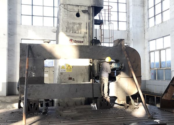 鑄鋼件加工廠家是怎么控制鑄件質(zhì)量呢？