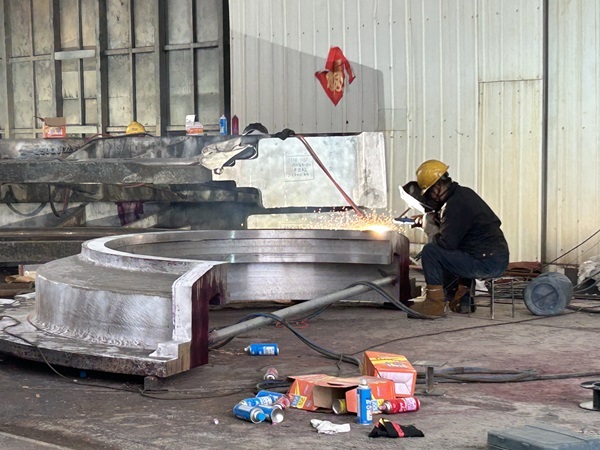 大型鑄鋼廠——騰飛鑄鋼，專于大型、復(fù)雜、高精度鑄鋼件制造