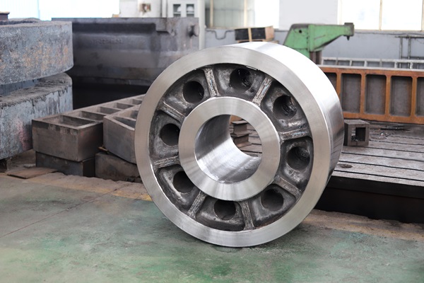 建材行業(yè)大型鑄鋼件托輪怎么選？騰飛鑄鋼為你揭秘